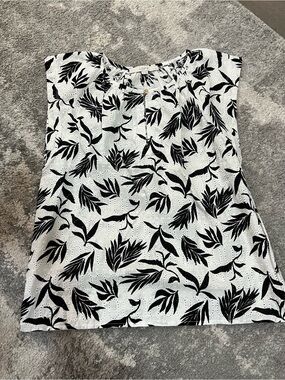 Like NEW! LOFT Black & White Floral Eyelet Cap-Sleeve Blouse